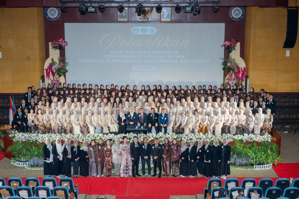 Foto bersama ners dengan jajaran dekan Fakultas Keperawatan (Foto:Istimewa)