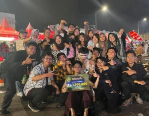 Mahasiswa Manajemen Perhotelan saat menyabet gelar Penyaji Terbaik pada Festival Rujak Uleg, Sabtu (9/5/2026). (Foto: Narasumber)