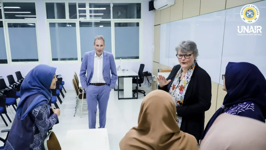 Kunjungan ke Fakultas Psikologi oleh 2 pakar dan asesor AHPGS