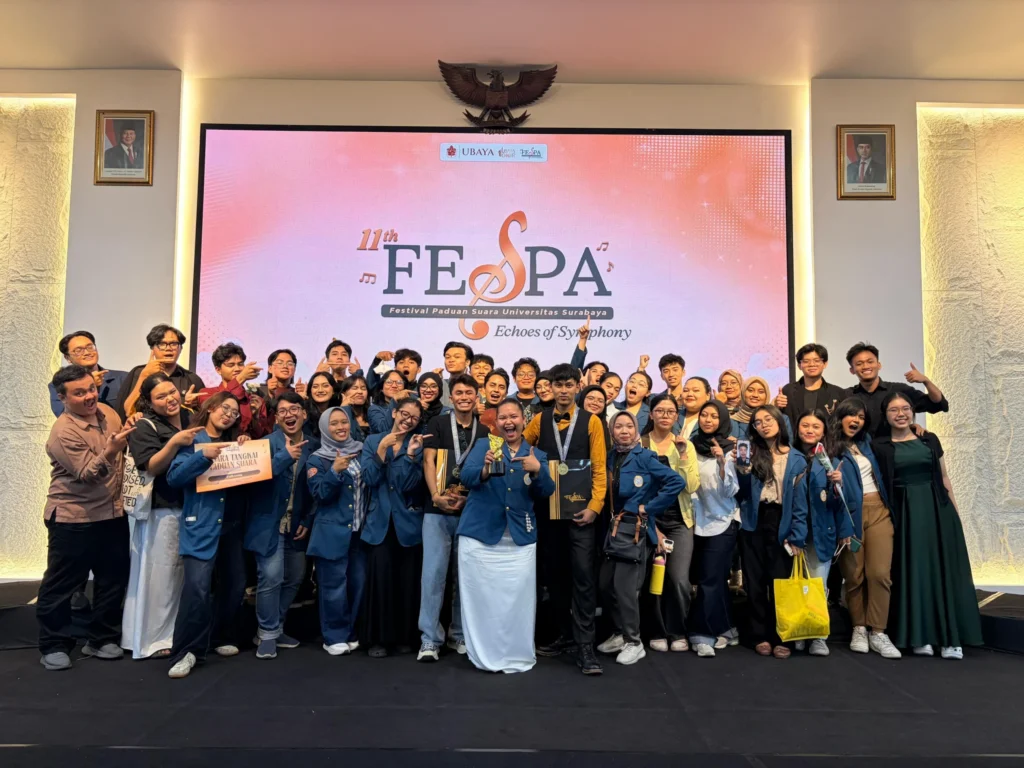 Proses Penerimaan Gelar juara PSUA di Kompetisi 11th FESPA UBAYA. pada Sabtu (06/06) di Universitas Surabaya Kampus Tenggilis (Sumber: Dokumentasi PSUA).