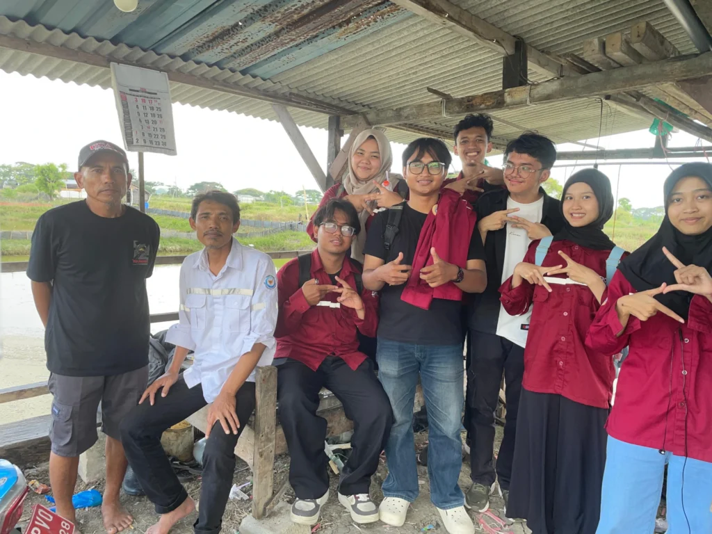Tim SIGAP bersama masyarakat Desa Tanjangawan, Kabupaten Gresik saat melakukan survei (Foto: istimewa).