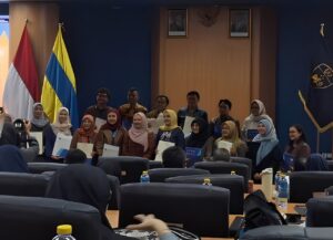 Penyerahan sertifikat paten granted kepada para inventor Universitas Airlangga dalam seminar Impactful HKI Holder: Apresiasi Pemegang HKI dan Penguatan Kompetensi Paten di Aula Bima Suci, Gedung ACC Lantai 2, Kampus C Universitas Airlangga, Senin (29/06/2026). (Foto: Istimewa)