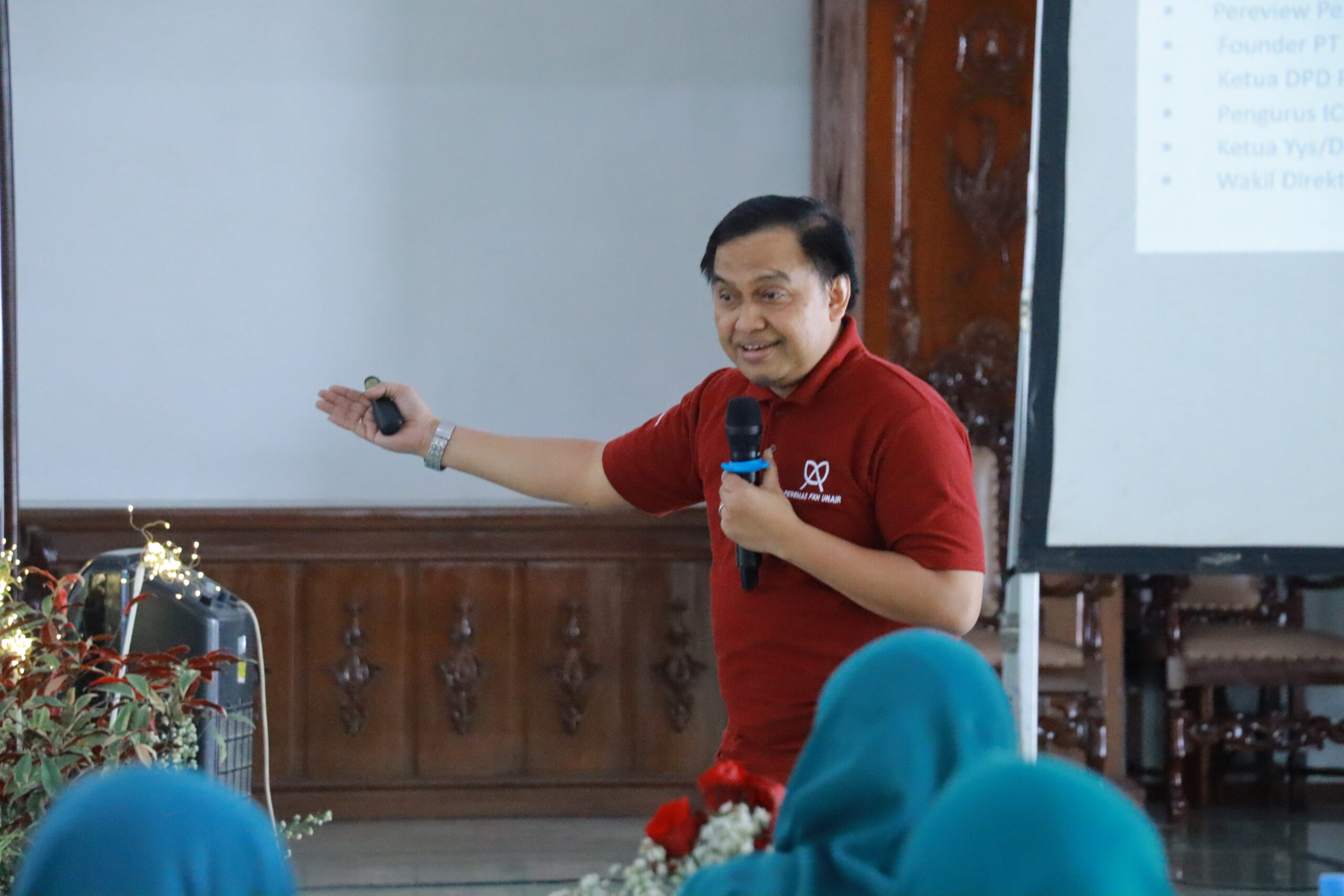 Prof Dr Ir Annis Catur Adi MSi saat menyampaikan materi Peranan Kebutuhan Gizi Dalam Penanganan Stunting, Selasa (7/7/2026). (Foto: PHMP UNAIR)