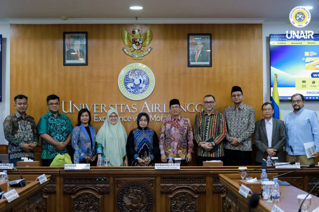 UNAIR Terima Studi Tiru Universitas Sari Mulia Banjarmasin di Ruang Pleno, Balai RUA, Kantor Manajemen Kampus MERR-C UNAIR. Senin (27/7/2026). (Foto: Debora)