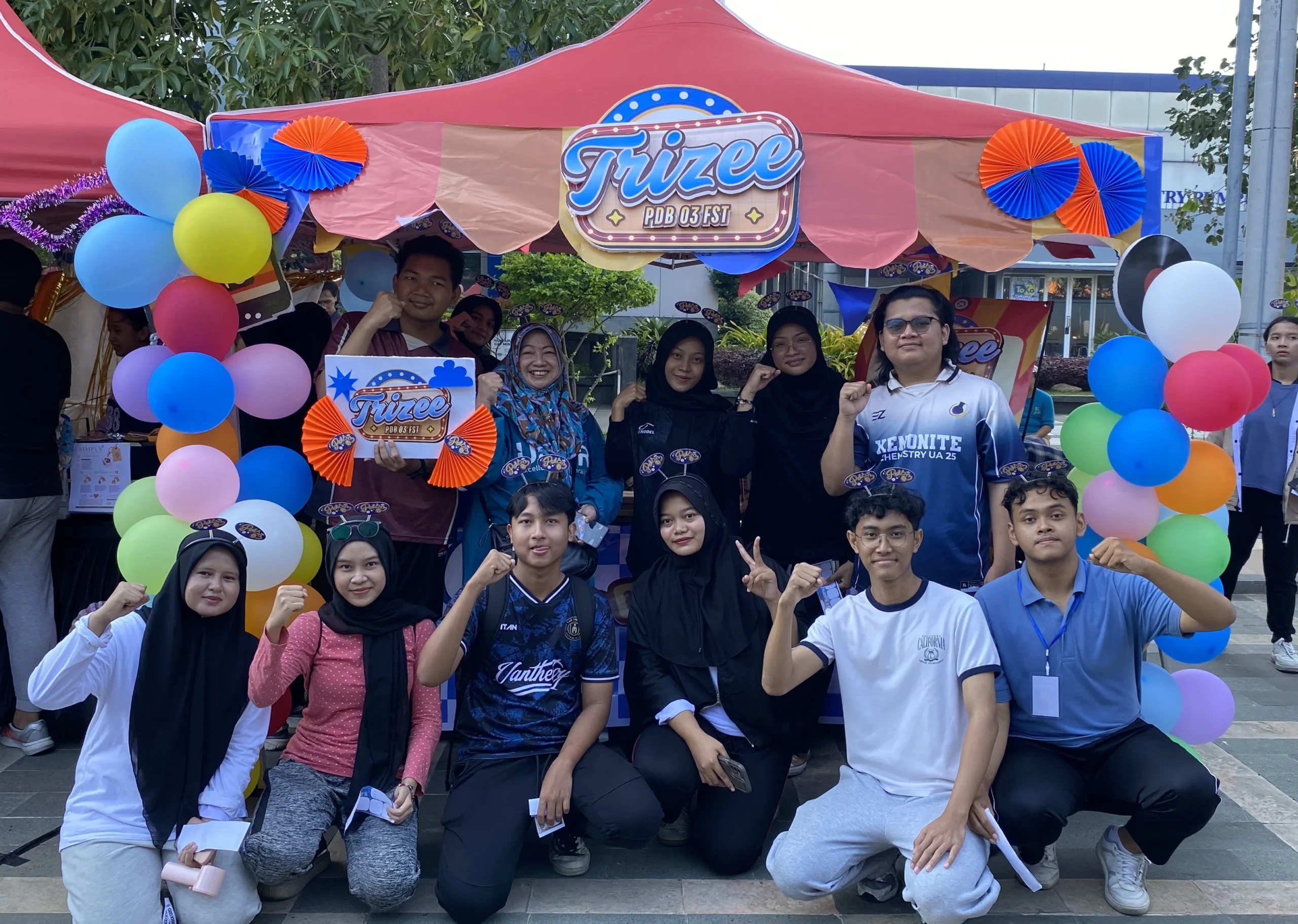 Mahasiswa UNAIR dalam kegiatan EXPO bertajuk SYNOVATE: Synergizing Innovation, Empowering Entrepreneurship berlangsung pada Sabtu (4/7/2026) di Malioboro Kampus C UNAIR. (Foto: Istimewa).