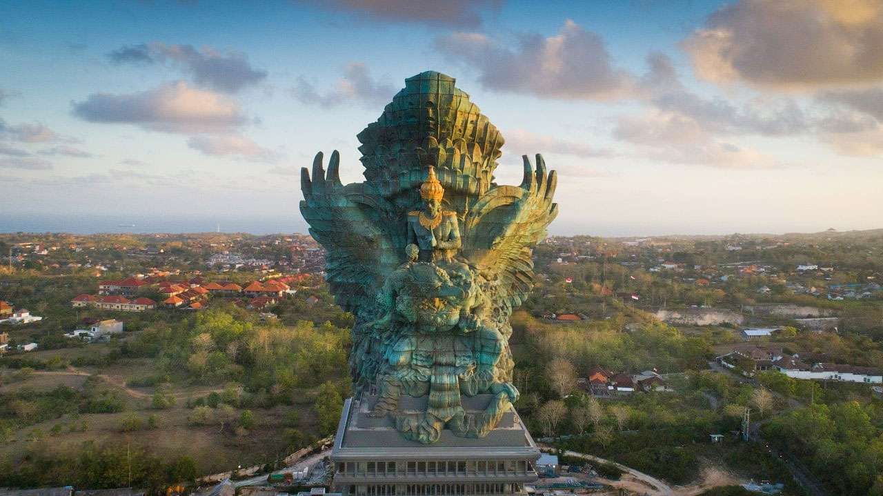 Patung Garuda Wisnu Kencana, icon daerah Bali. (Sumber: Tribratanews)
