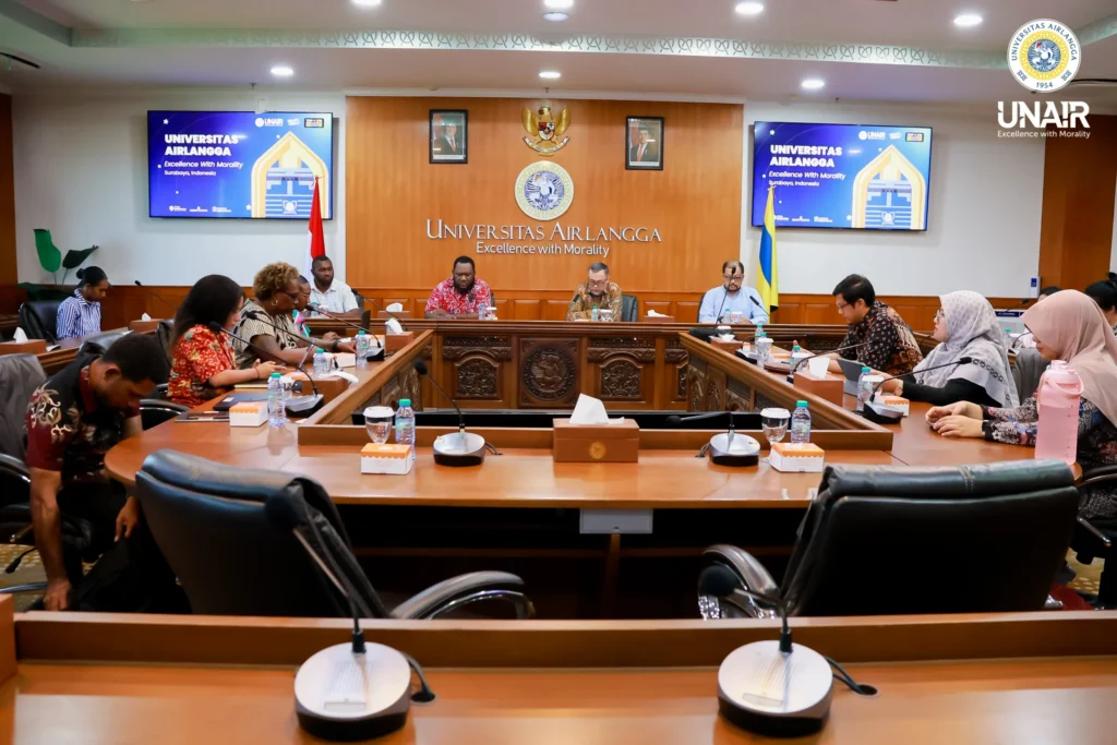 Universitas Airlangga menerima kunjungan Tim Penilaian Beasiswa Vanuatu di Ruang Sidang Pleno Balairua, Kampus MERR-C pada Rabu (8/7/2026). (Foto: Humas UNAIR)