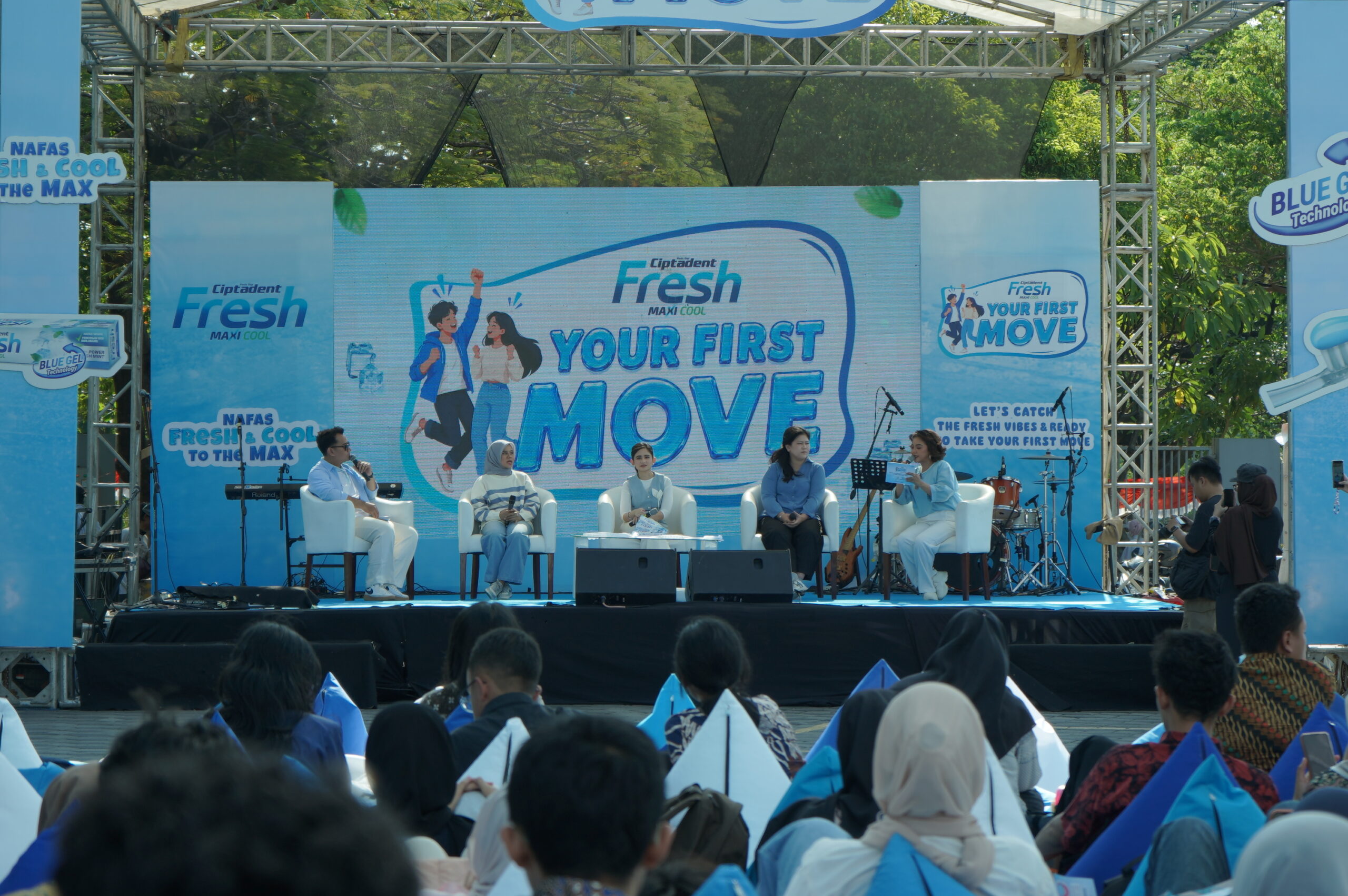 Sesi bincang interaksi bersama Pakar gigi UNAIR dan Tissa Biani pada gelaran roadshow Ciptadent "Your First Move", Kamis (27/8/2026). (Foto: PHMP UNAIR)
