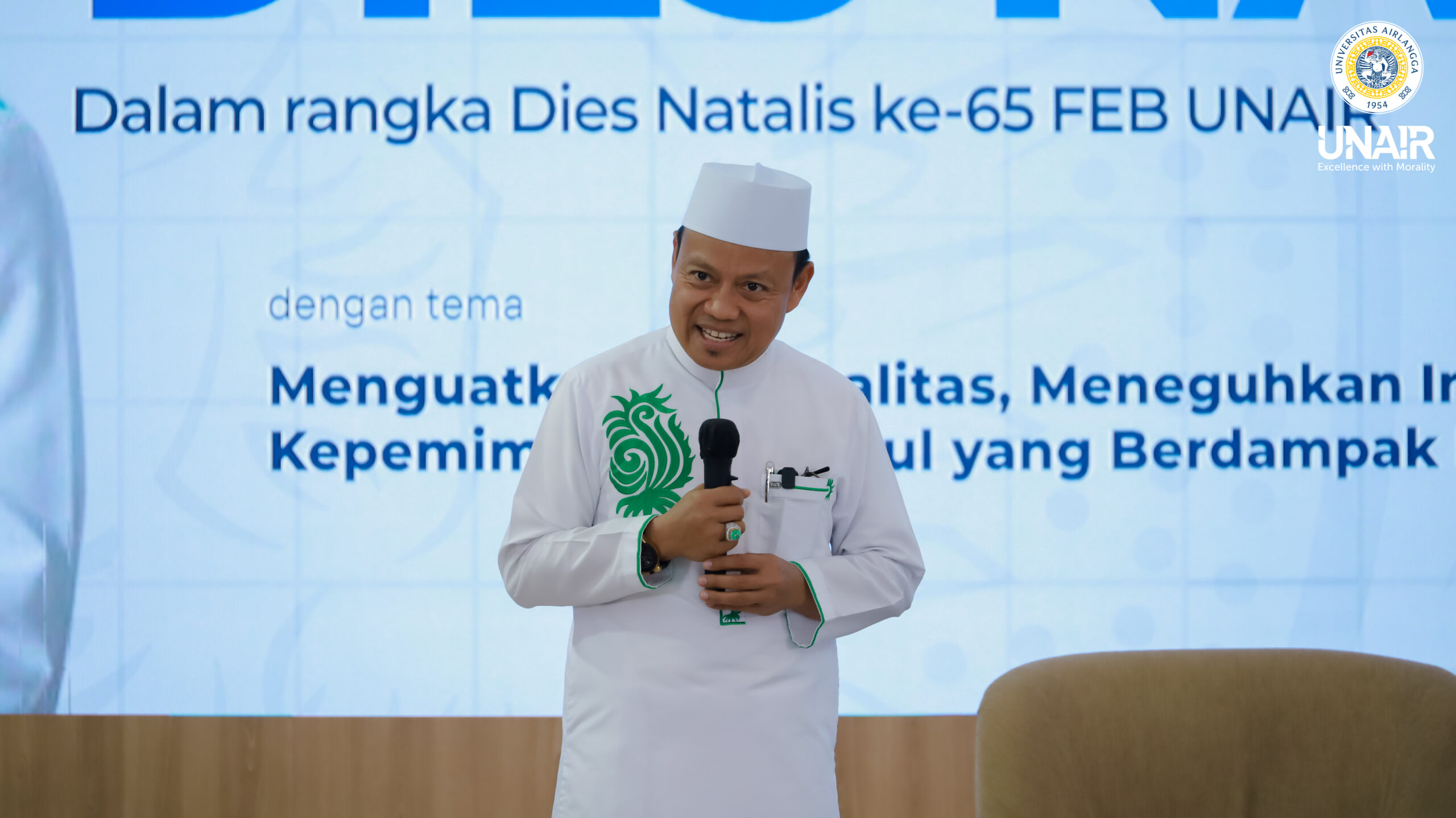 Ustadz H. Das’ad Latif pada saat Pengajian Dies Natalis FEB UNAIR, Jumat (31/7/2026). (Foto: PHMP UNAIR)