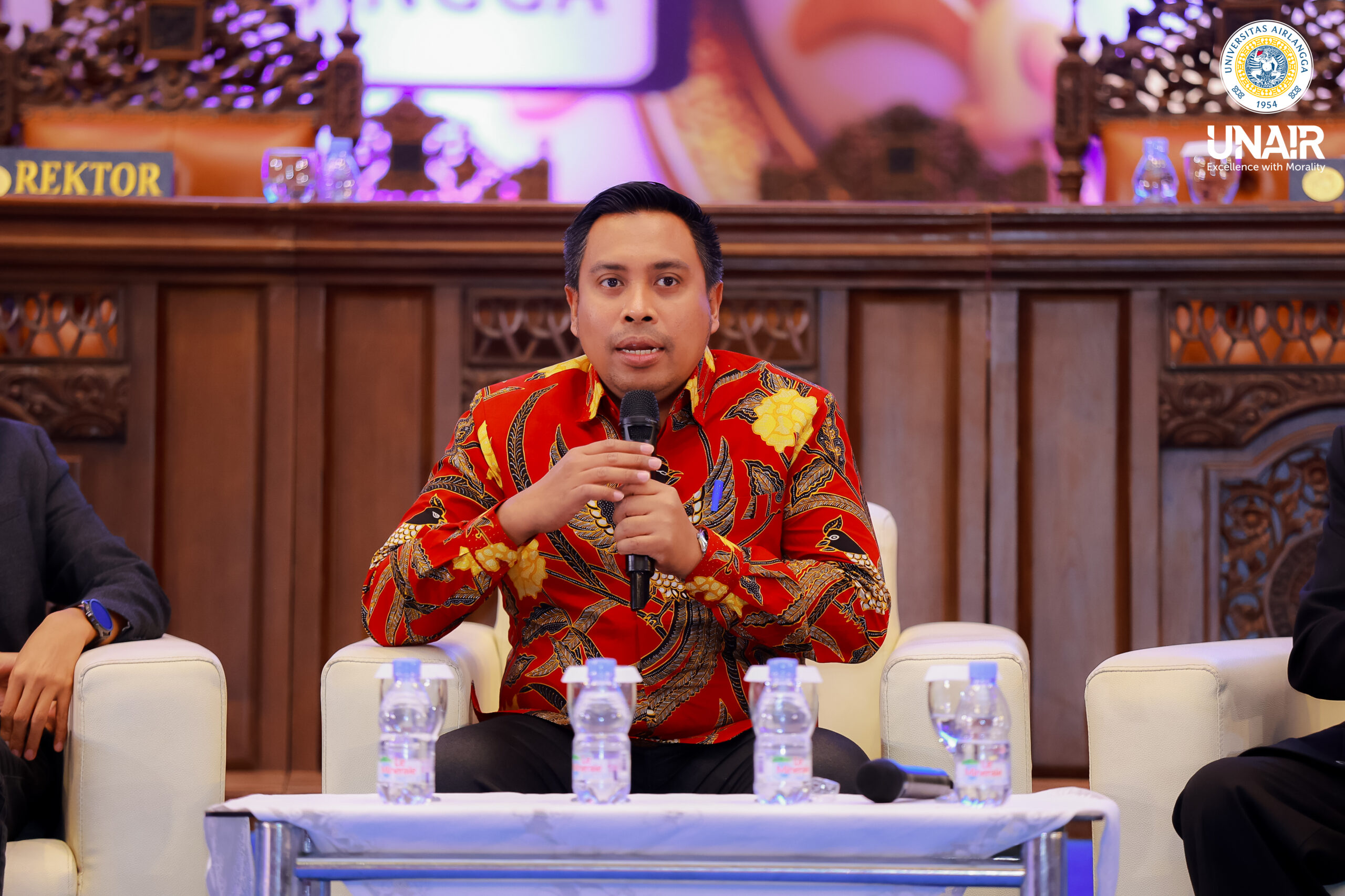 Dr Faizal Kurniawan SH MH LLM saat memaparkan tugas Satgas PPKPT UNAIR, Kamis (6/8/2026). (Foto: PHMP UNAIR)