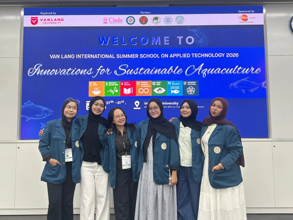 Six students from the Faculty of Veterinary Medicine (FKH), Universitas Airlangga (UNAIR), participated in the 2026 International Summer School at Van Lang University, Vietnam. (Photo: By courtesy)