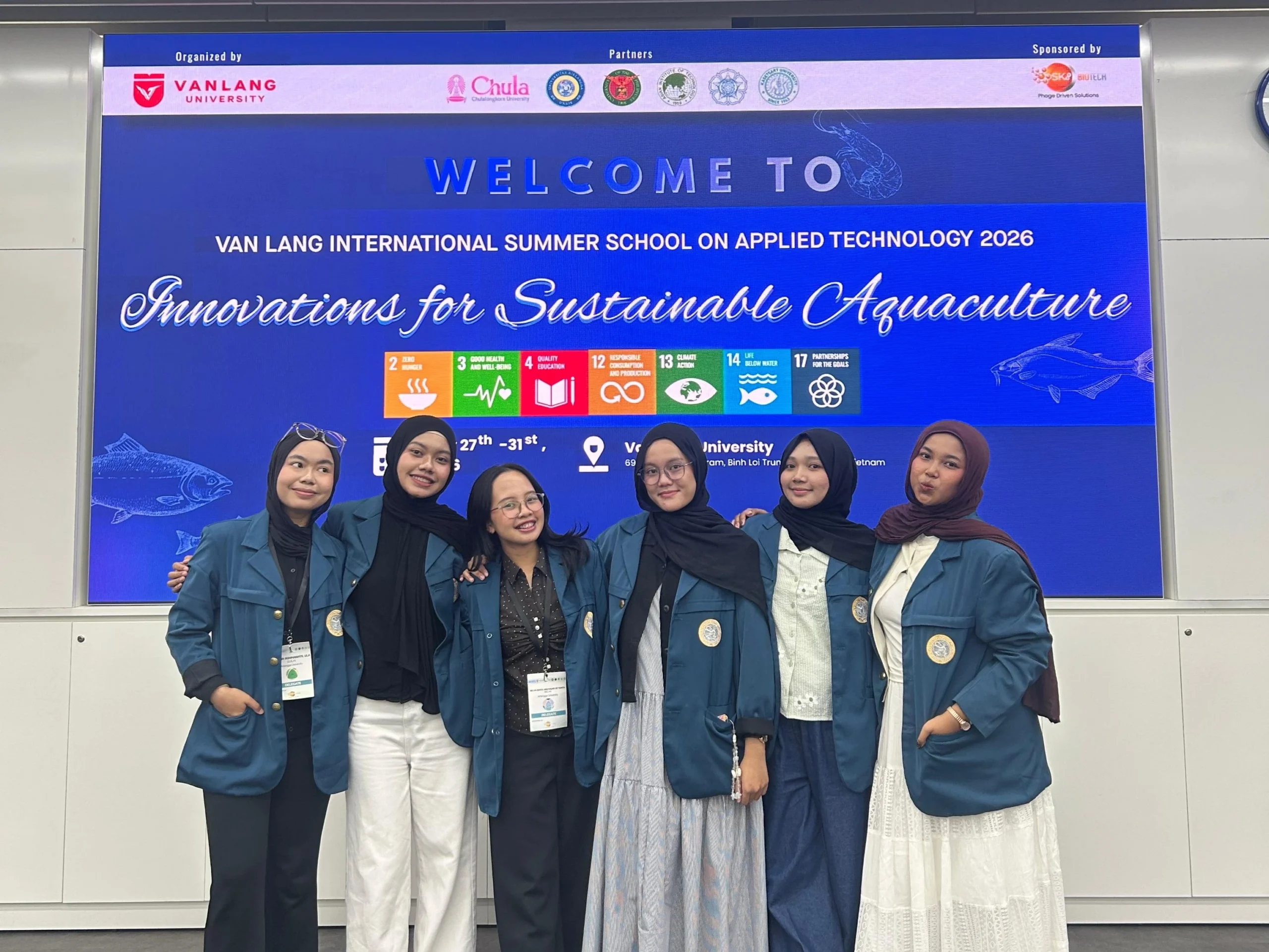 Six students from the Faculty of Veterinary Medicine (FKH), Universitas Airlangga (UNAIR), participated in the 2026 International Summer School at Van Lang University, Vietnam. (Photo: By courtesy)