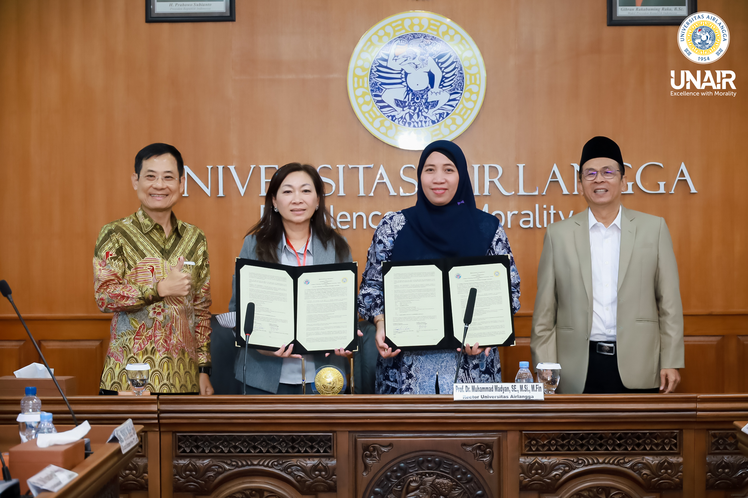 Pelaksanaan penandatanganan Memorandum of Agreement (MoA) antara Kaohsiung Medical University dengan Fakultas Keperawatan UNAIR, Kamis (6/8/2026). (Foto: PHMP UNAIR)