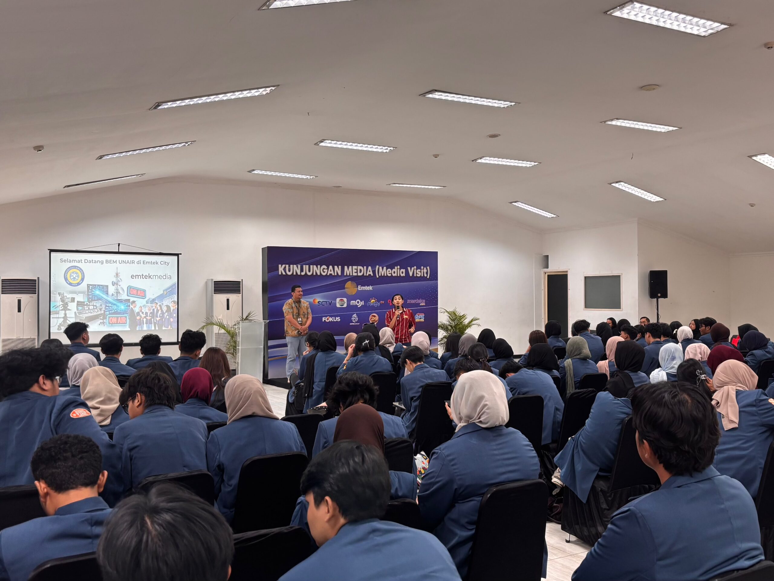 Momen pemaparan materi oleh Executive Producer Indosiar Ade Riyanti. (Foto: Istimewa)