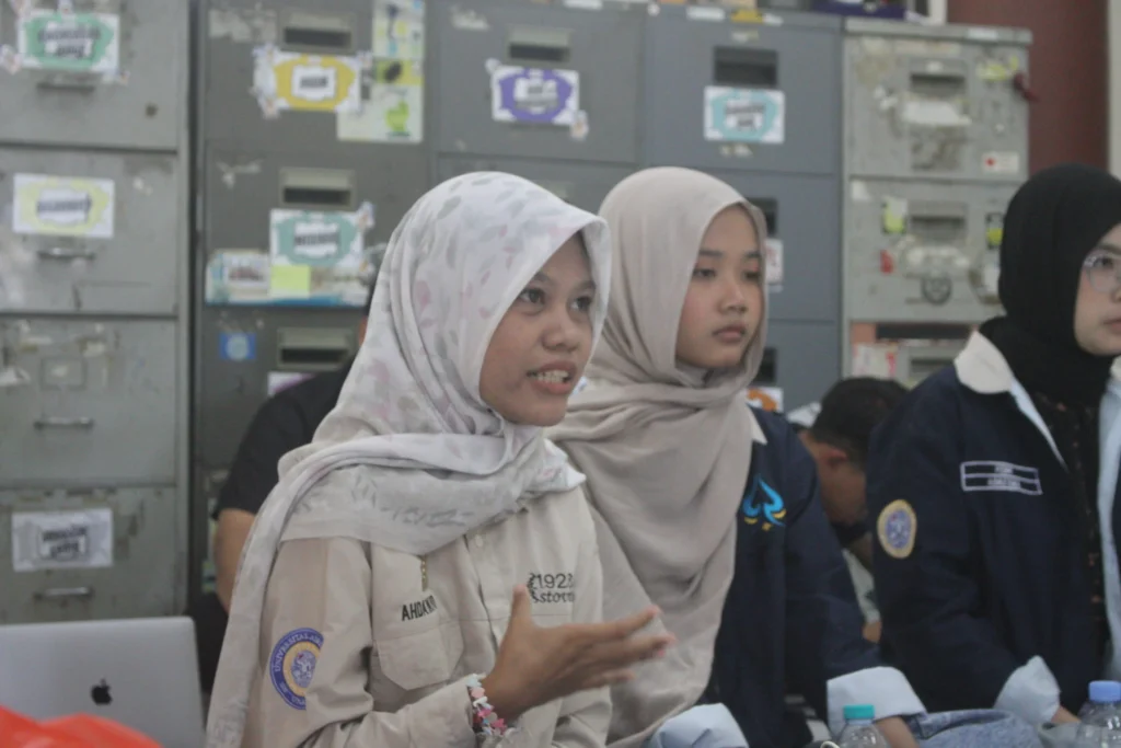Delegasi Adkesma BEM Fakultas mengikuti Synergy Adkesma 2026 sebagai forum koordinasi dan pemetaan aspirasi mahasiswa Universitas Airlangga. (Foto: Penulis)