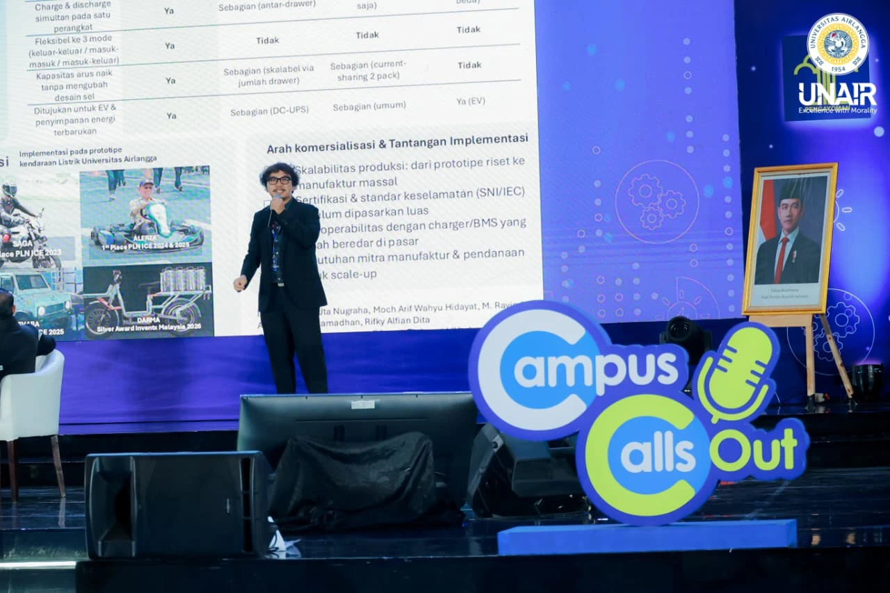 Dr Yoga Uta Nugraha ST MT menjelaskan inovasi Pak Baterai dengan Dual Fungsi Pengisian Daya dalam kegiatan Whats Up Campus Calls Out. (Foto: PHMP UNAIR).