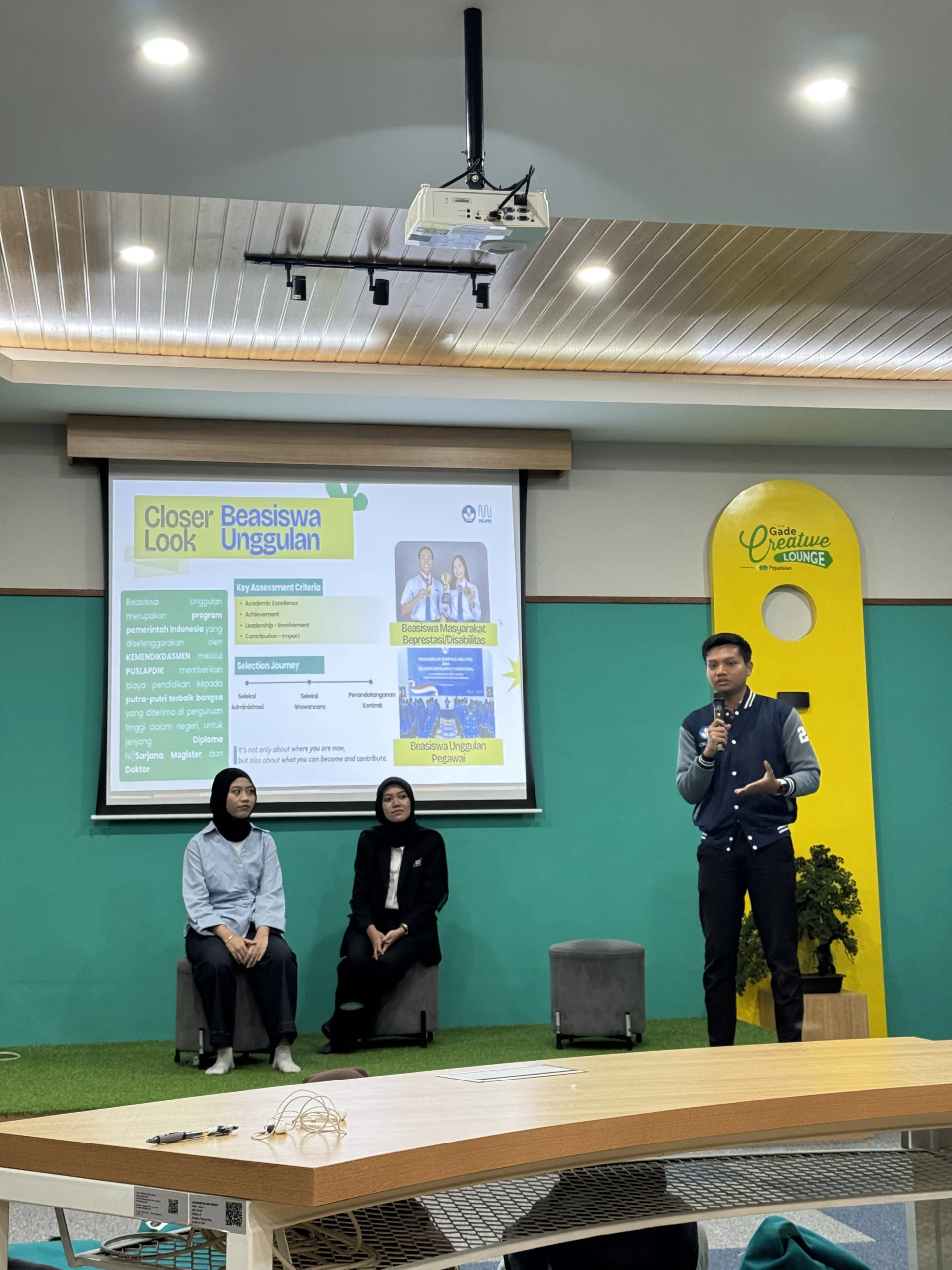 Foto salah satu narasumber saat pemaparan materi. (Sumber: Istimewa)