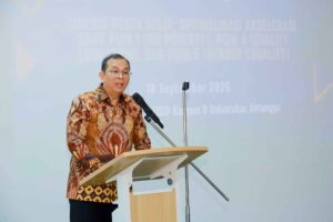 Foto Rektor UNAIR saat memberikan sambutannya pada gelaran lokakarya FISIP UNAIR. (Foto: Humas