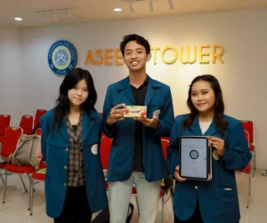 Khaerul (tengah), Ellien Meyrani (kiri), dan Fauziah Laili Romadhon (kanan) menciptakan produk inovasi teanaga (Foto: dok. Tim Trio Mawapres).