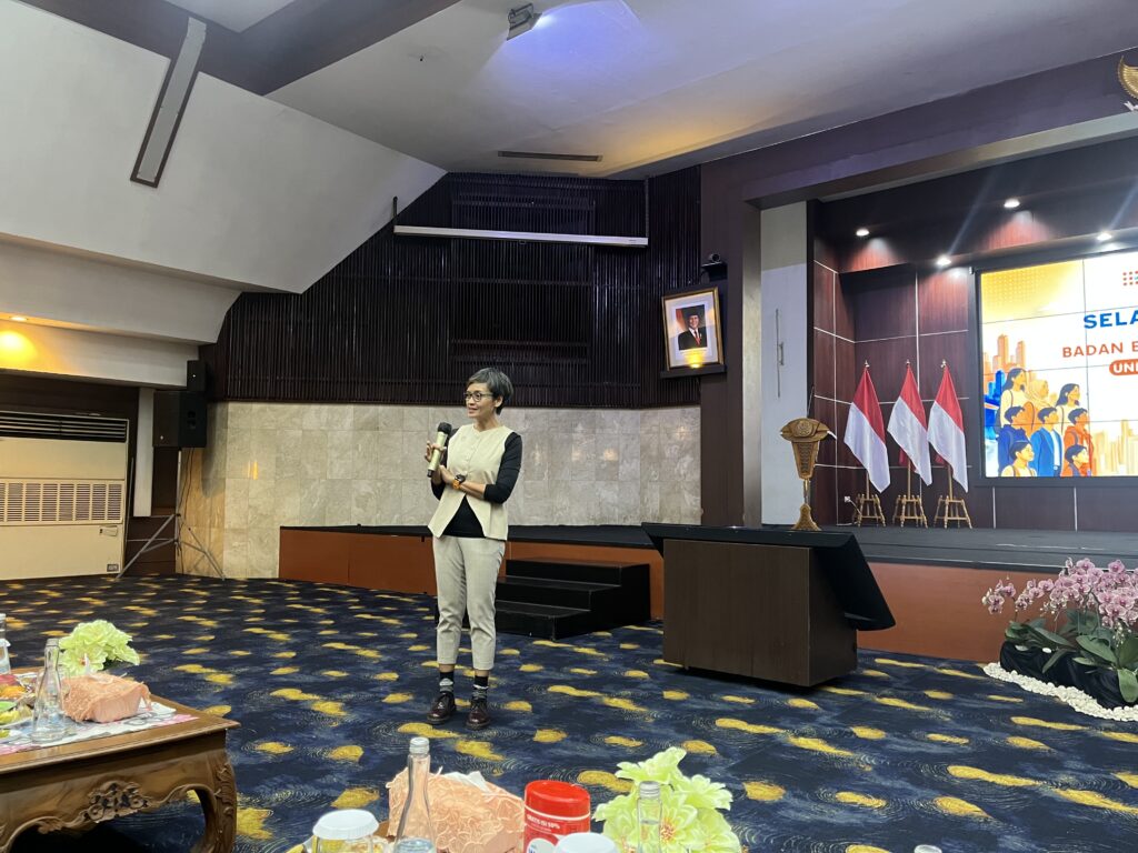 Momen pemaparan materi oleh Dr. Verania Andria, Asisten Representatif UNFPA Indonesia. (Foto: Istimewa)