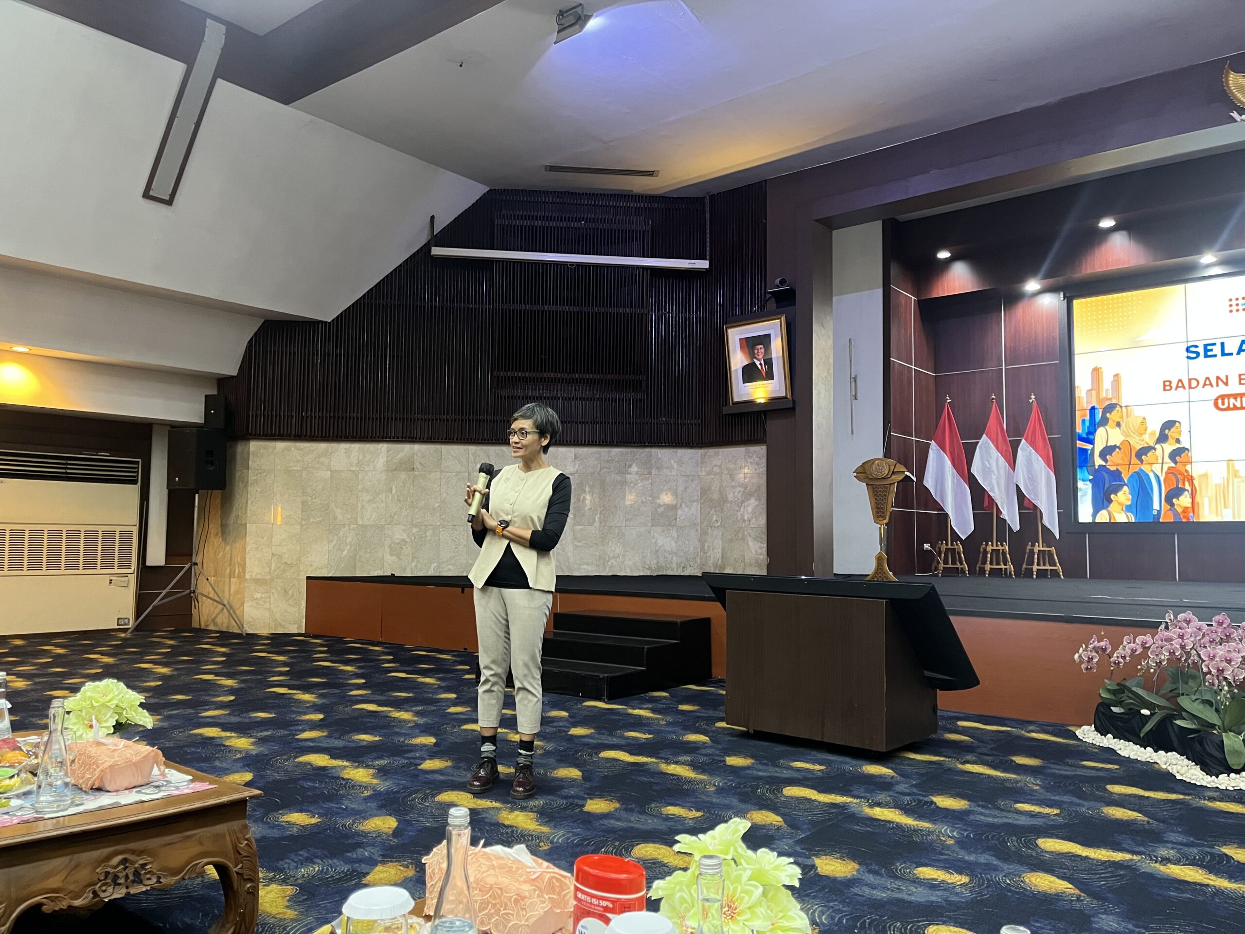 Momen pemaparan materi oleh Dr. Verania Andria, Asisten Representatif UNFPA Indonesia. (Foto: Istimewa)