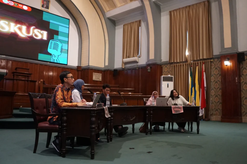 Diskusi pematerki bersama peserta dalam menanggapi diskursus aborsi. (Foto: Istimewa)