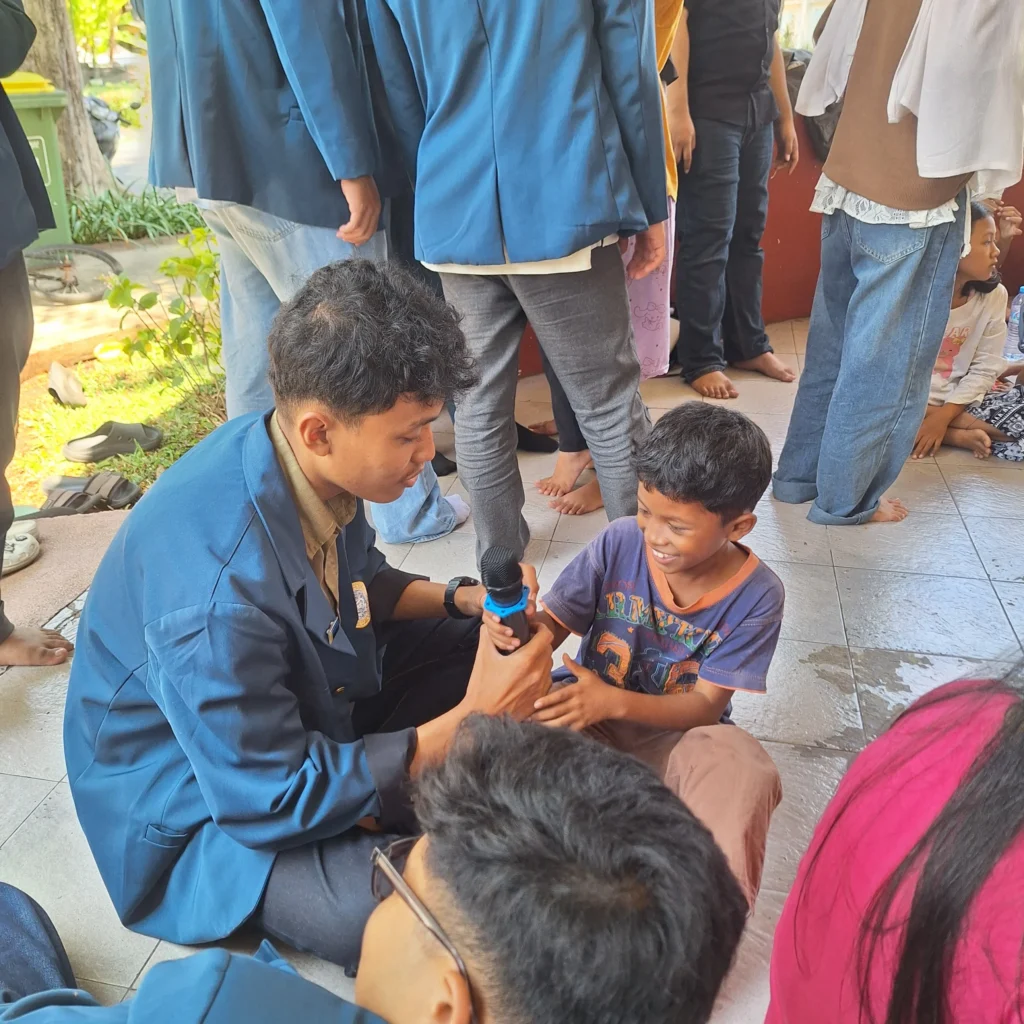 Peserta Swara Warga mengikuti sesi “Kalau Aku Didengar...” bersama mahasiswa untuk menyampaikan cerita, harapan, dan aspirasi dalam ruang diskusi yang interaktif. (Foto: Panitia)