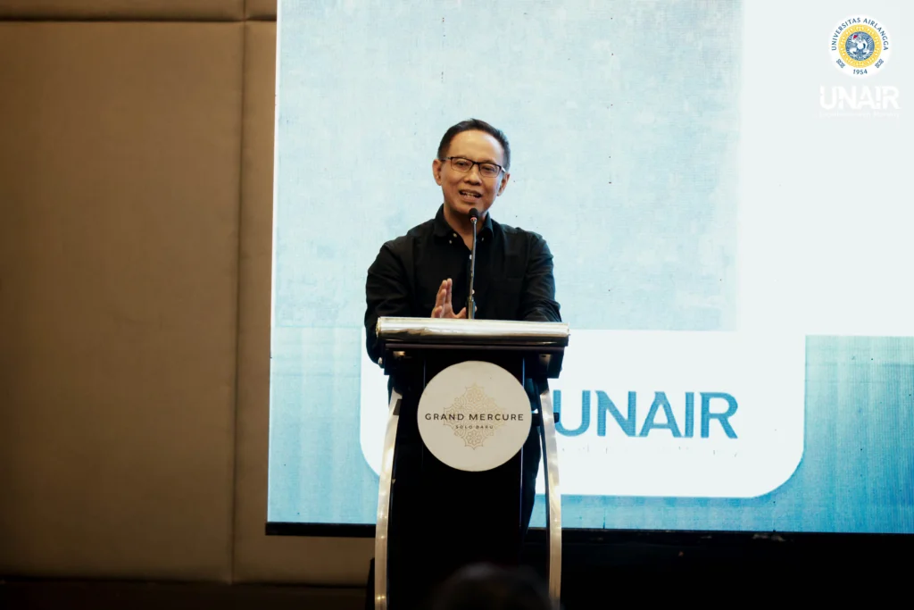 Ketua Senat Akademik UNAIR, Prof Dr H Nursalam, MNurs (Hons) saat menyampaikan arahan. (Foto: PHMP UNAIR)