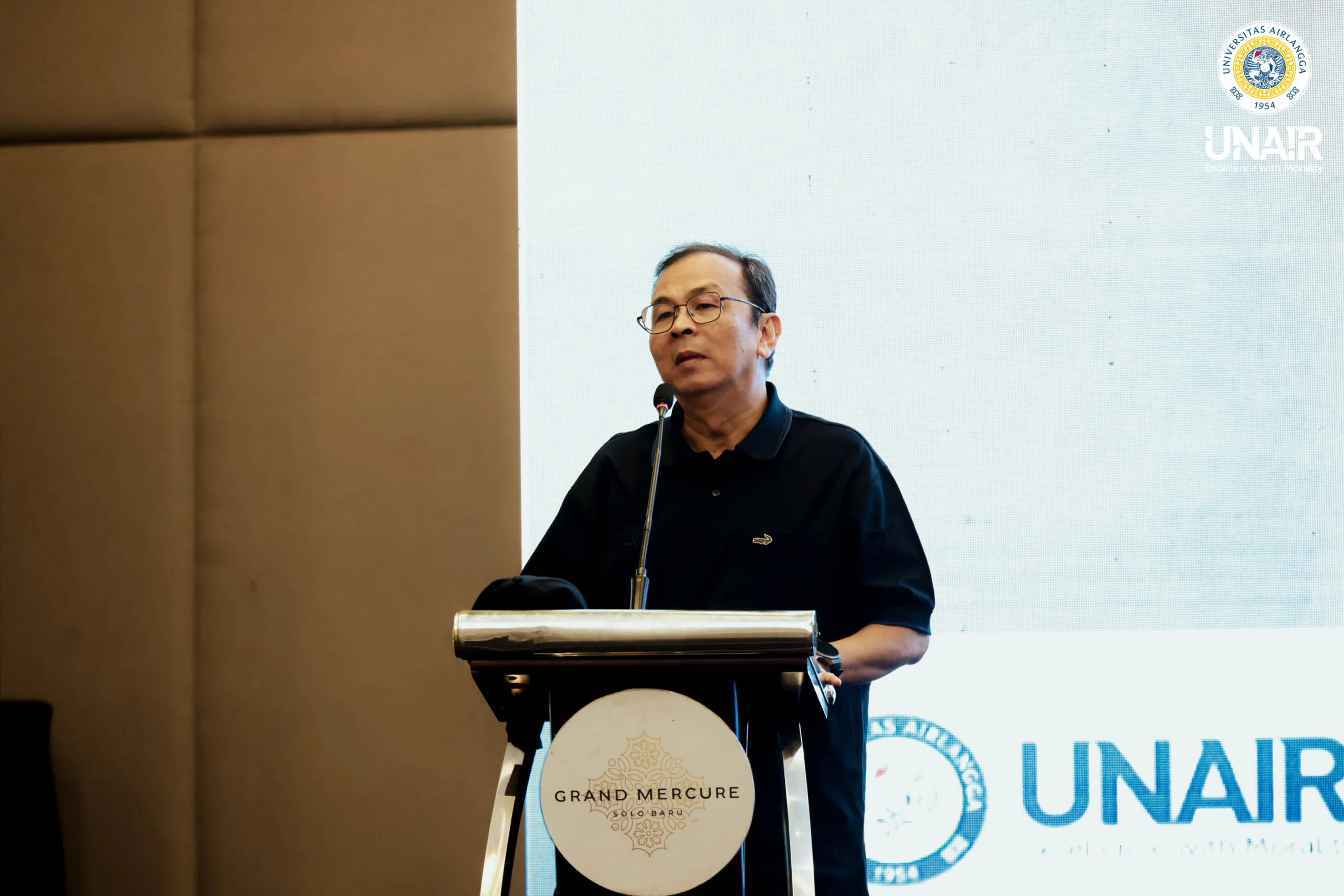 Rektor UNAIR, Prof Muhammad Madyan SE MSi MFin saat menyampaikan arahan. (Foto: PHMP UNAIR)