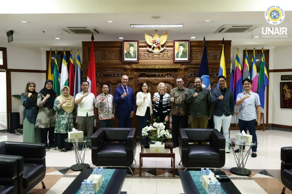 Foto bersama pimpinan UNAIR dengan pimpinan LMU
