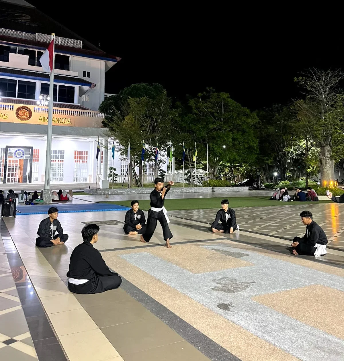 Salah satu penampilan Unit Kegiatan Mahasiswa (UKM) PSHT dalam rangkaian Airlangga UKM Showcase 2026 (foto: panitia)