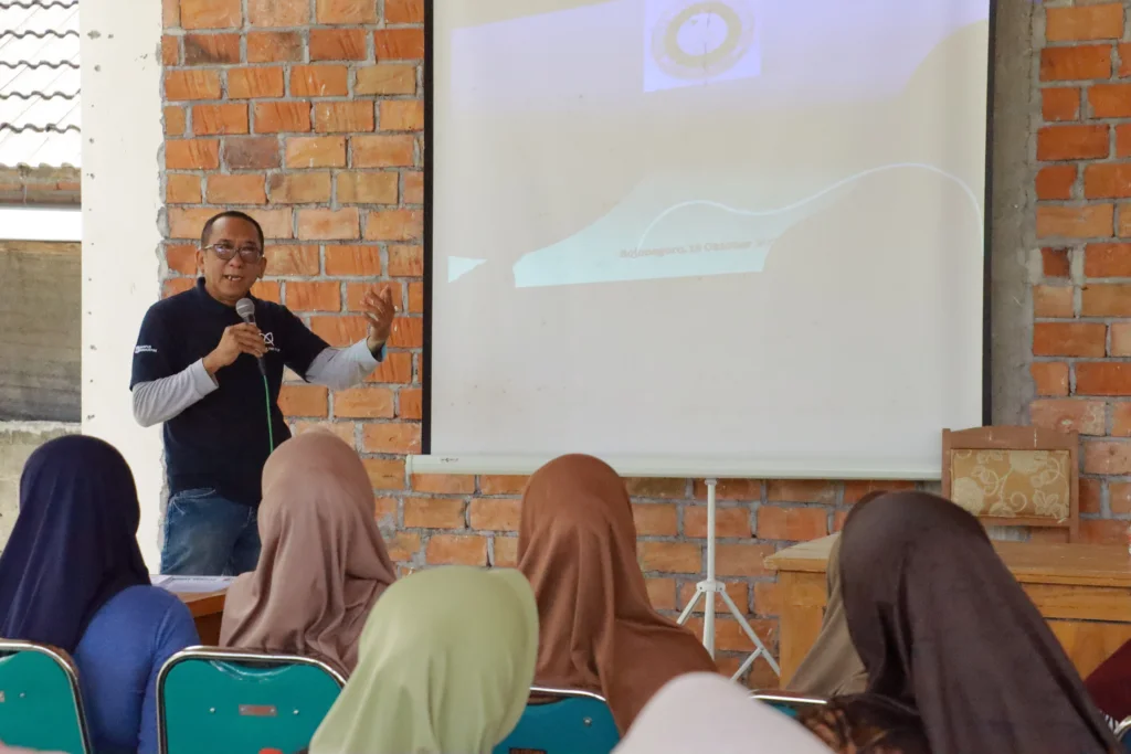 Akademisi FKH UNAIR Bagikan Strategi Hadapi Keterbatasan Pakan Ternak saat Kemarau