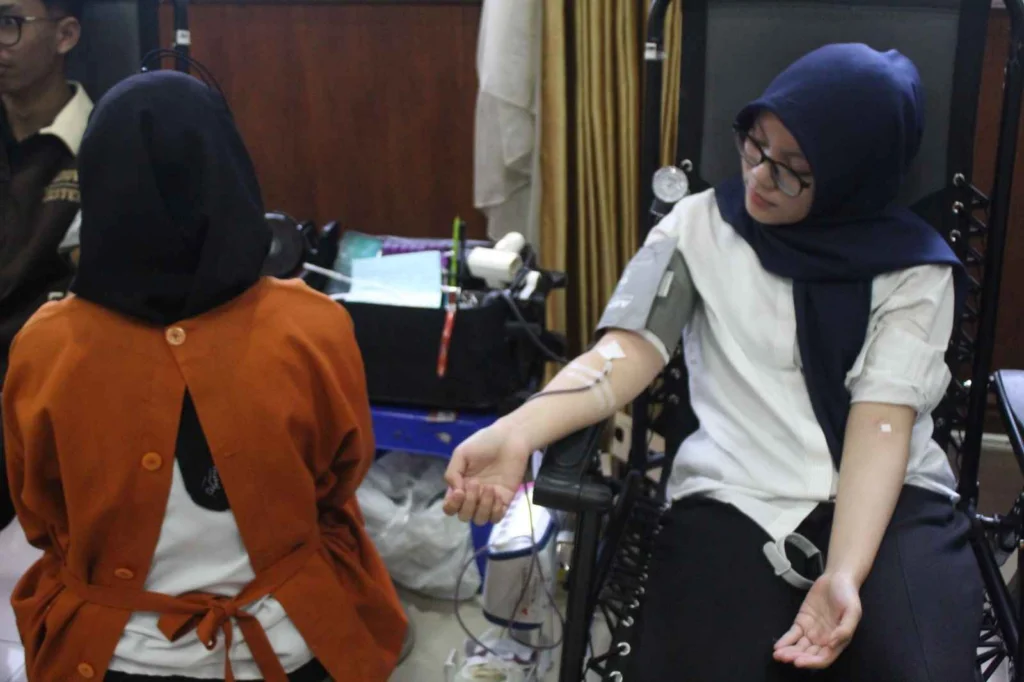 BEM FISIP UNAIR Ajak Masyarakat Peduli Sesama melalui Donor Darah 