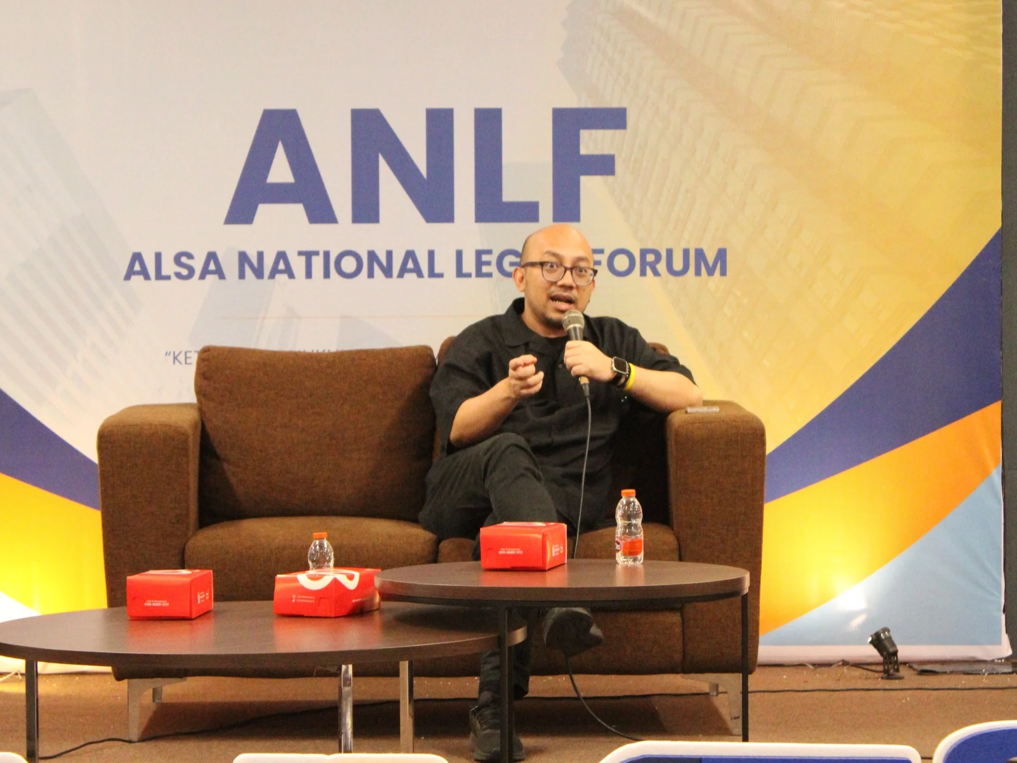 Bintang Prabowo SH LLM menjelaskan rencana aksi percepatan reformasi integritas pasar modal nasional dalam Seminar Nasional ANLF 2026 (Foto : istimewa).