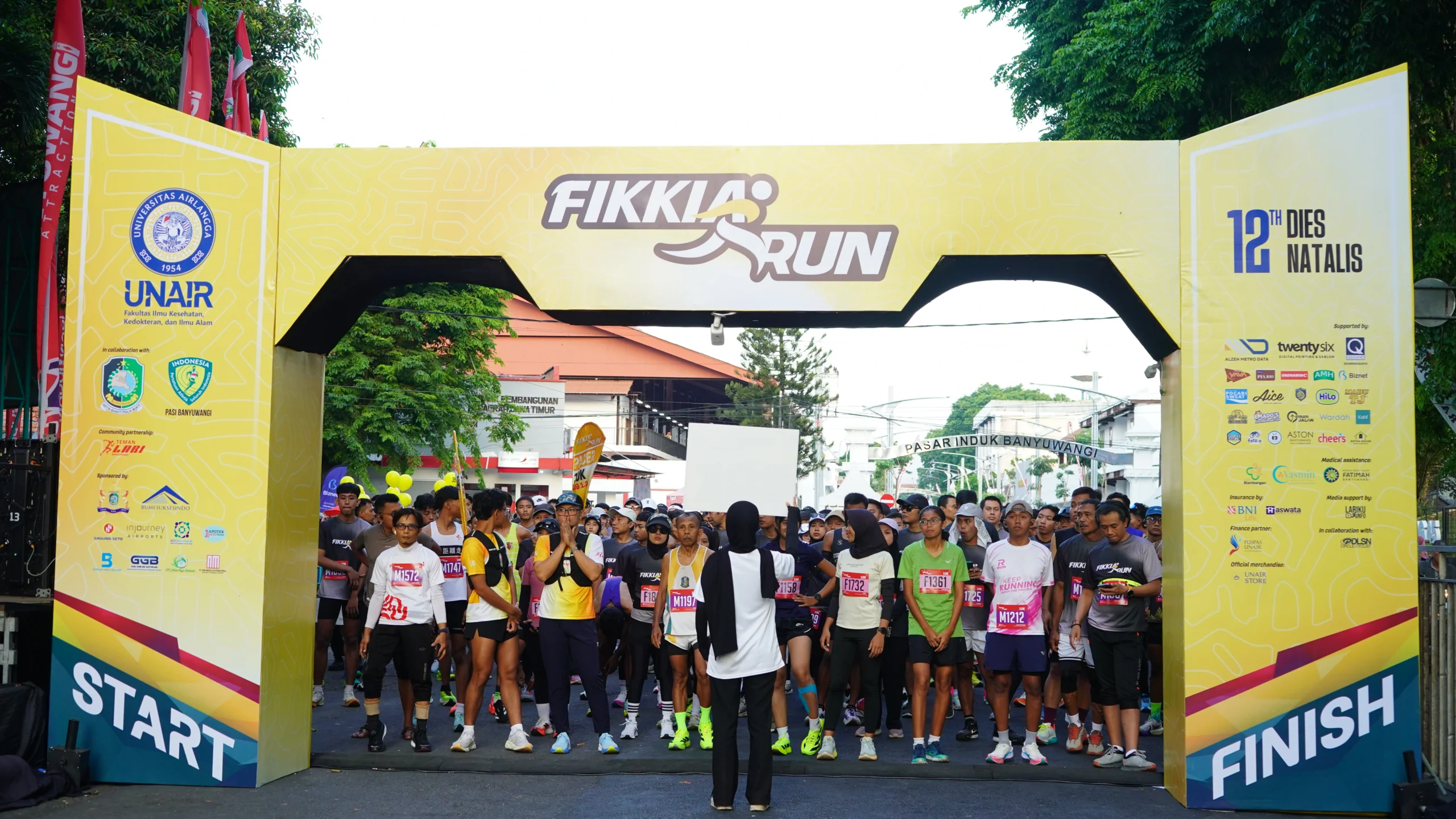 Para pelari bersiap untuk melakukan flag off di acara FIKKIA RUN 2026 di Taman Blambangan (18/10/2026). (Dok. Tim Dok. FIKKIA RUN 2026)