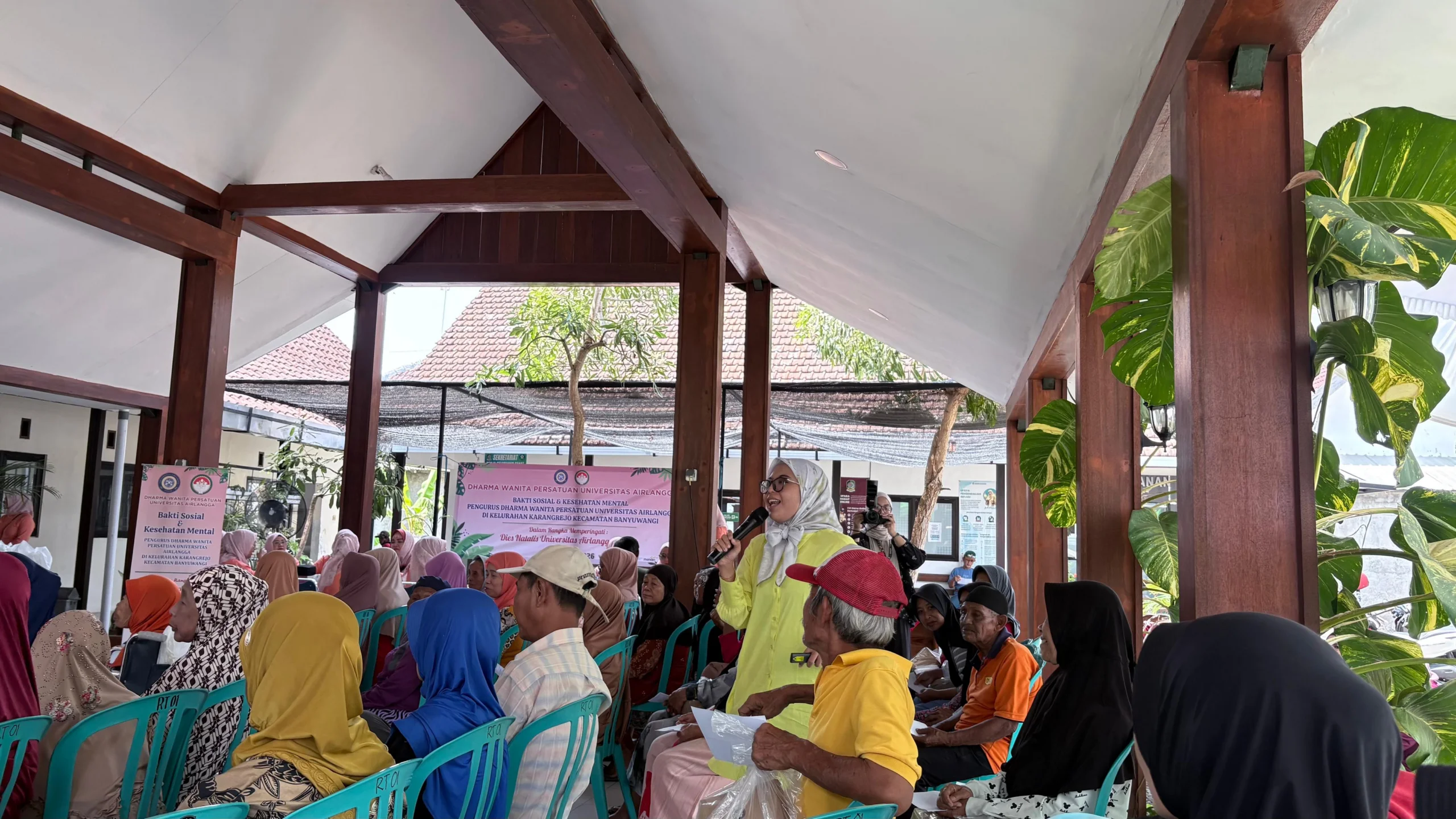 Dukung Kualitas Hidup, DWP UNAIR Beri Edukasi Kesehatan pada Lansia