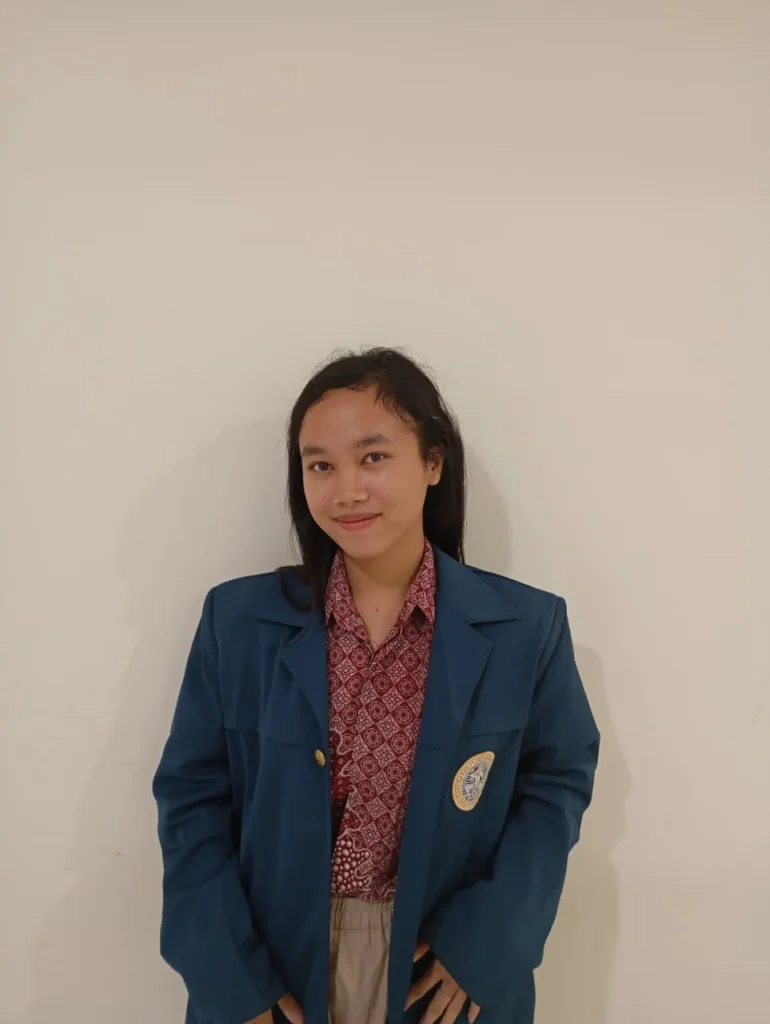 Foto Theresia Andryani Ekaristi Sigalingging yang meraih juara 1 cipta puisi tingkat Internasional. (Foto: Istimewa)