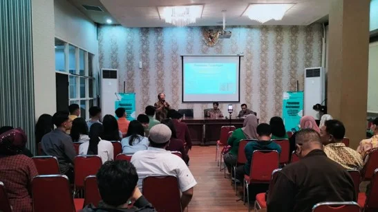 Suasana penyampaian materi dalam agenda “Pelatihan Menyusun Narasi Sejarah untuk Pemandu Wisata di Kota Surabaya” pada Sabtu (24/10/2026) (foto: Istimewa)