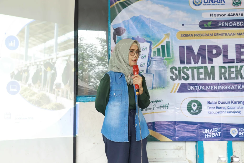 Kenalkan Rekording Terpadu, FKH UNAIR Bantu Maksimalkan Potensi Ternak Sapi Perah di Lumajang