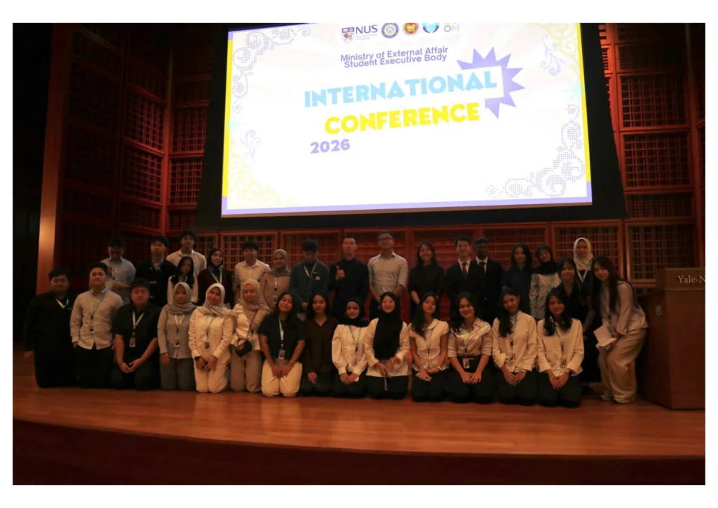 Mahasiswa Fakultas Hukum Universitas Airlangga (UNAIR) mengikuti International Conference (ICON) di Singapura
