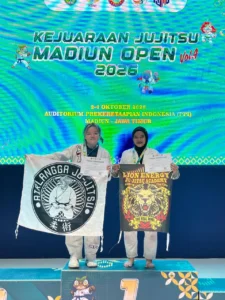Mahasiswa FKM UNAIR Raih Juara II Jujitsu di Politeknik Perkertaapian Madiun