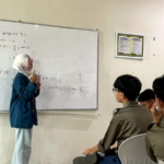 Mahasiswa Kimia UNAIR Magang Mengajar di SMA Muhammadiyah 10 GKB Gresik, Dukung SDG 4 Pendidikan Berkualitas