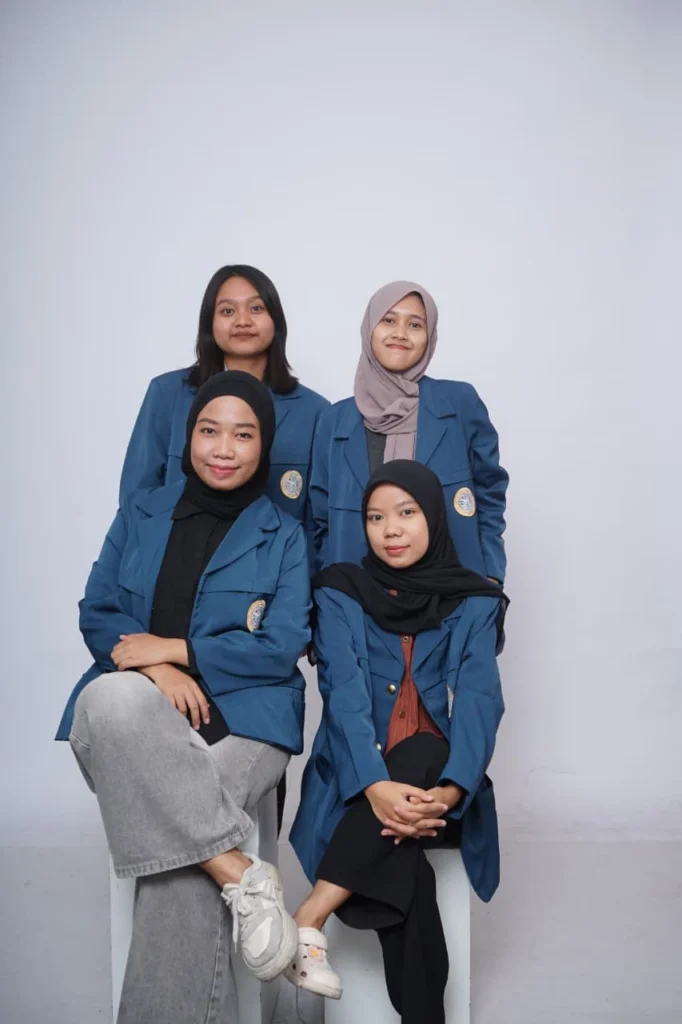 Tim NEO-PYROPURE UNAIR yang beranggotakan Tsabita Dini Priyanka, Nawra Hasnata, Irma Mulazimatul Hidayah,dan Maria Shelina Angie yang siap melenggang ke PIMNAS ke-39. (Foto: Istimewa)