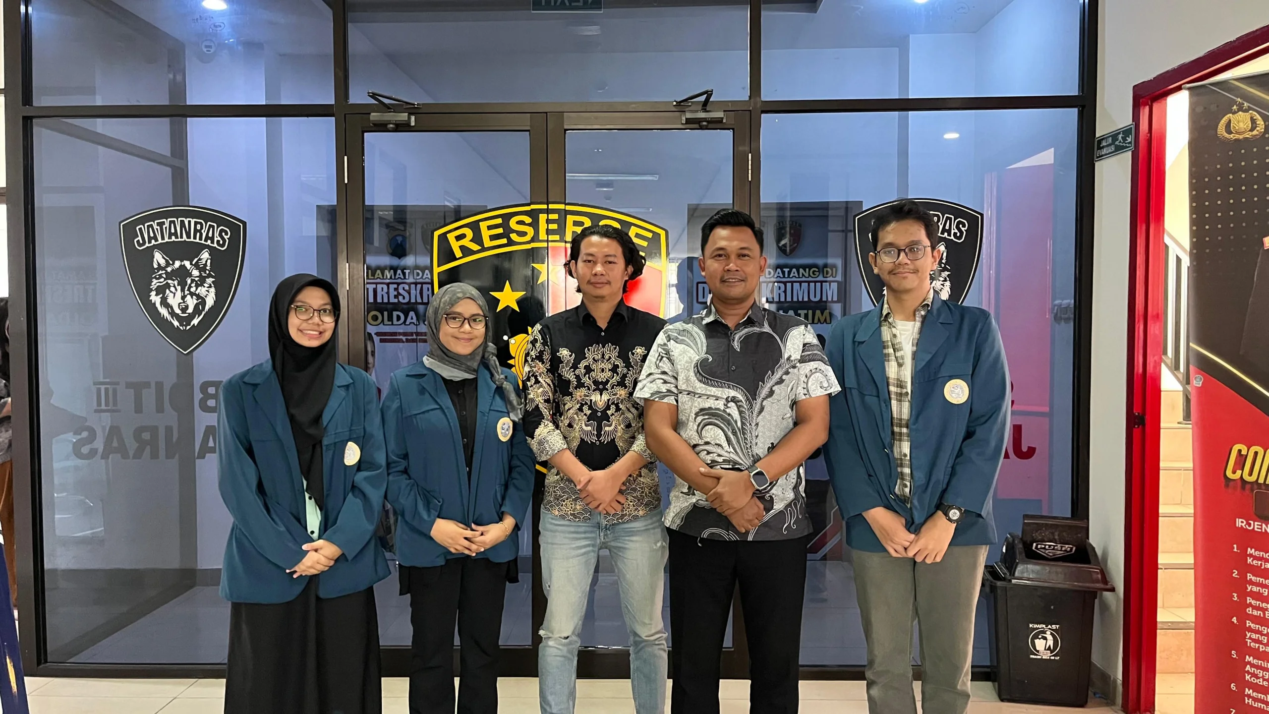 Tim Aksalarada melaksanakan penelitian di Lapas Kelas I Surabaya bersama penyidik (Foto : istimewa).