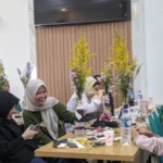 HIMA Ilmu Ekonomi Angkat Isu Limbah Tekstil Melalui Kreasi Vas Bunga