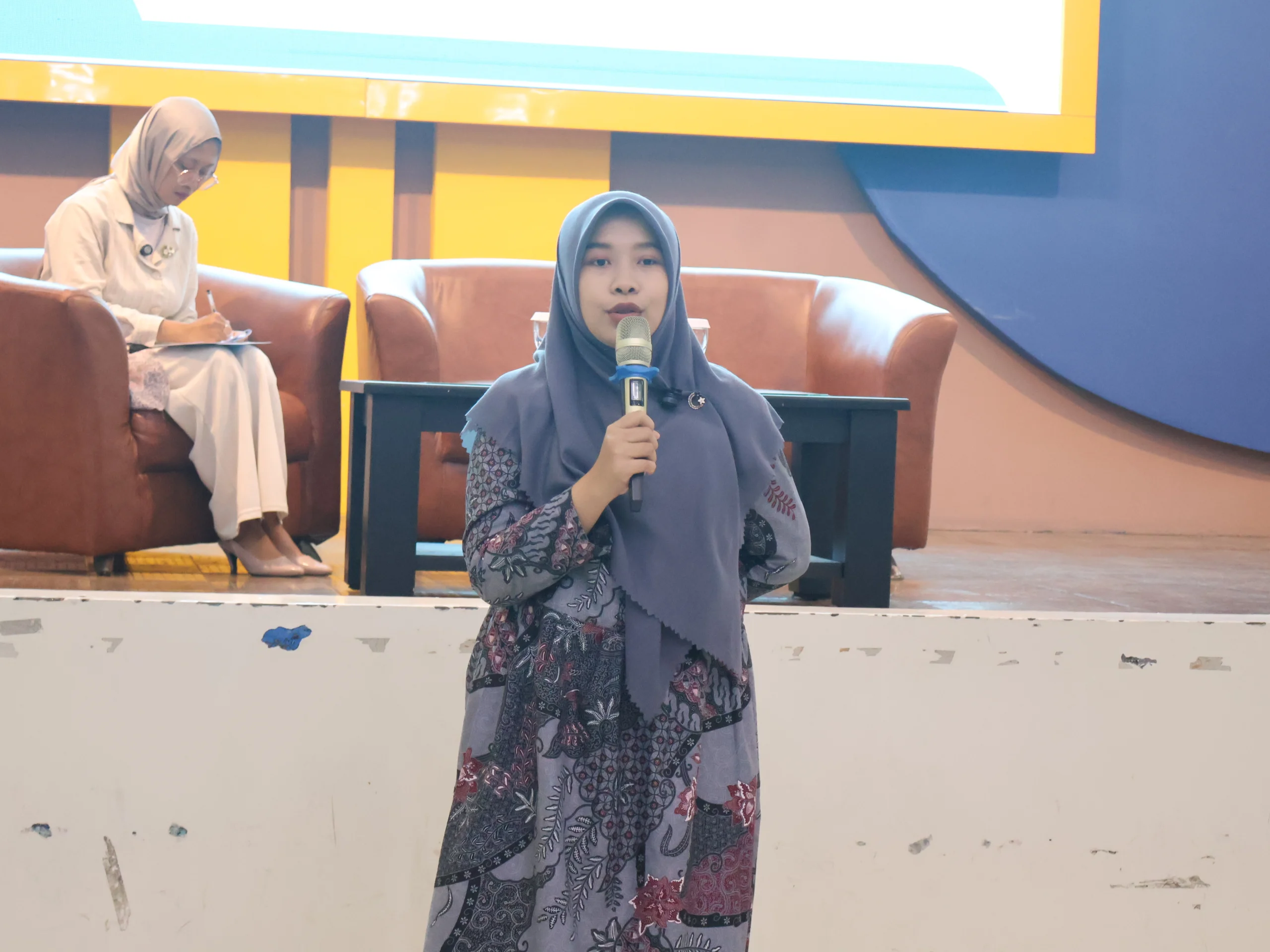 Putri Ulfa Kamalia SPd MPd menyampaikan materi terkait digitalisasi koperasi (Foto: Istimewa).