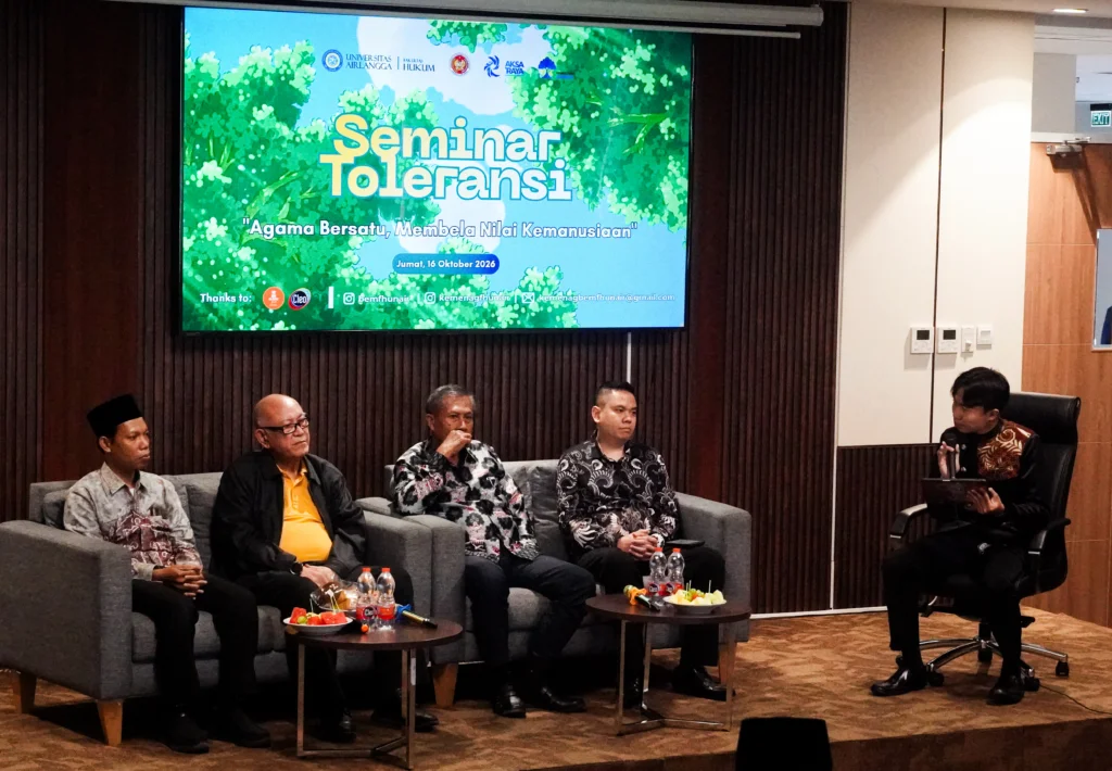 Dari kiri ke kanan Dr Nanang Qosim SE MPI, Pmd I Putu Tedja Sinarta SE MM, Pinandita I Wayan Sura SH MPdH, dan Dr Yosef Yonandow Siahaan SKom MTh menyampaikan materi dalam sesi diskusi. (Foto: Istimewa).