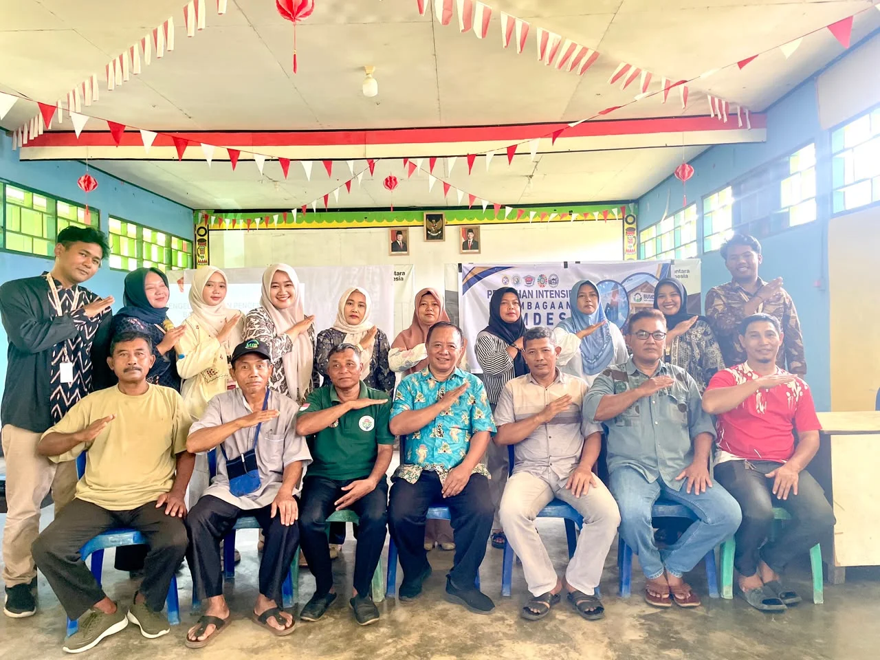 Tim Ekspedisi Patriot SASANA Universitas Airlanagga (UNAIR) menghadirkan inovasi pencatatan keuangan berbasis Microsoft Excel untuk membantu memperkuat tata kelola Badan Usaha Milik Desa (BUMDes) di Kawasan Transmigrasi Prafi, Kabupaten Manokwari