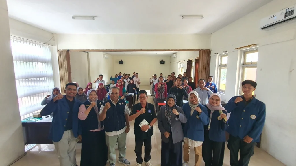 Universitas Airlangga (UNAIR) melaksanakan pengabdian kepada masyarakat bertajuk “Penguatan Kapasitas Guru SMA Lombok dalam Deteksi Dini Masalah Kesehatan Mental serta Pengembangan Resiliensi Siswa melalui Aktivitas Fisik dan Pendidikan Karakter” pada Jumat (23/10/2026) di Lombok, Nusa Tenggara Barat