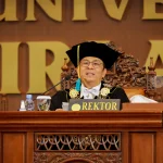 Lepas 862 Wisudawan, Rektor UNAIR Tekankan Karakter HEBAT dan Integritas Moral 